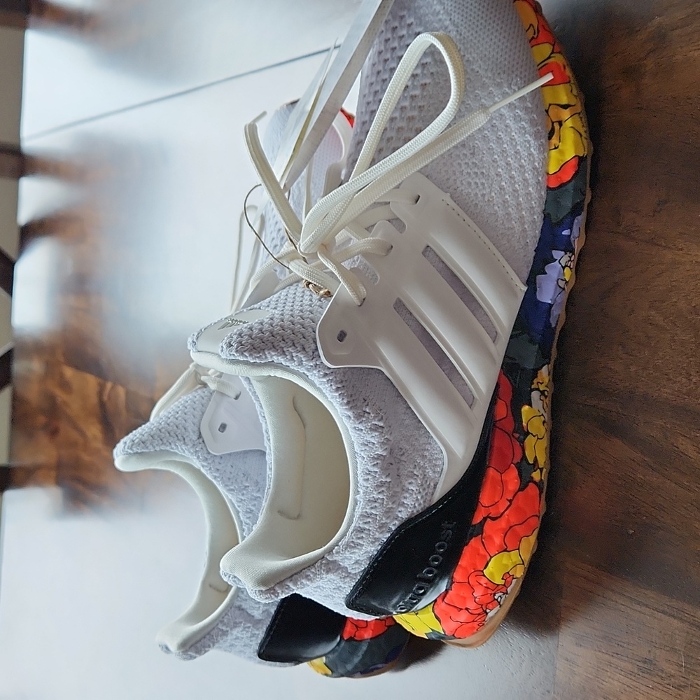 NWT Womens Adidas Ultraboost 5.0